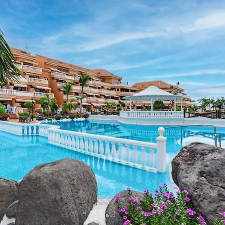 Royal Garden - 2 Bedroom Апартаменты *